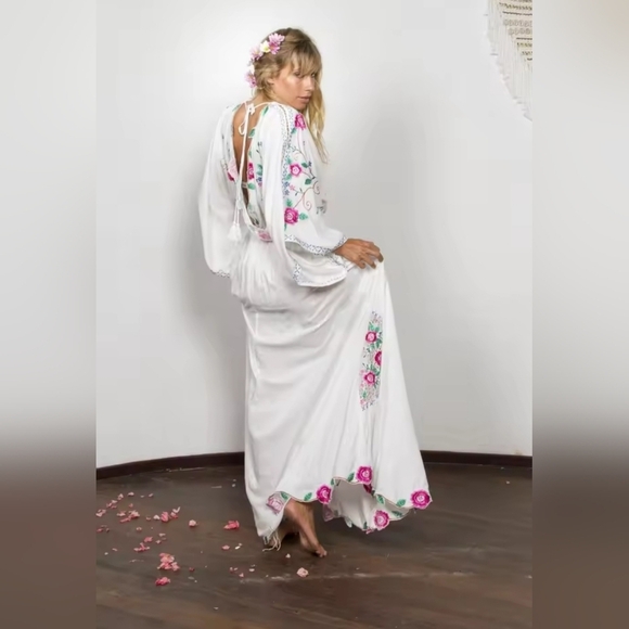 Elegant Reversible Floral Embroidered Long Sleeve Dress - Picture 3 of 16